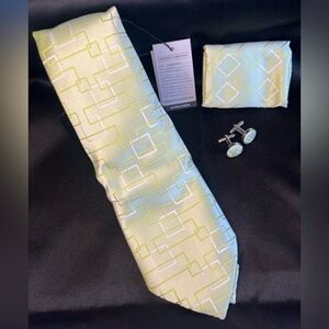 NWT-Silk Elegant Green Geometric Tie Set